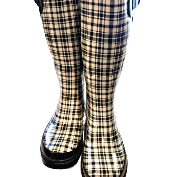 Bass Other - 💸$16 Bass Cream Black Plaid Women's 7M Rubber Boots